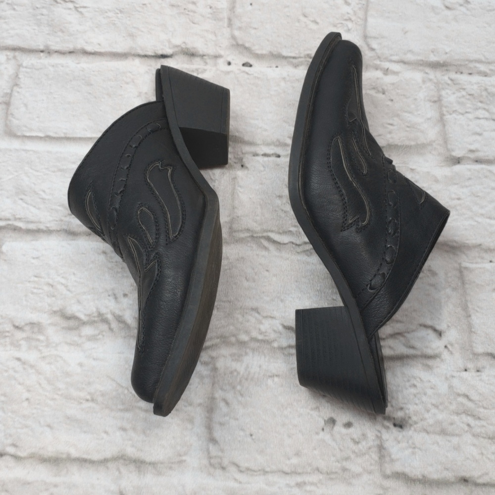 Roper  Women's Black Leather Slip-on Mules Clogs